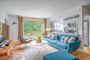 Tranquil 2BR downtown condo, Parking, King bed